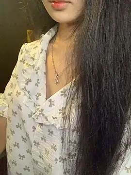 Nhinhi18 online show from April 4, 2026, 3:09 pm