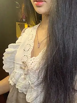 Nhinhi18 online show from April 14, 2026, 3:18 pm