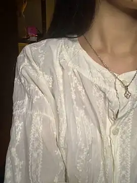 Nhinhi18 online show from April 23, 2026, 3:03 pm