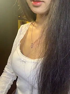 Nhinhi18 online show from April 26, 2026, 3:10 pm