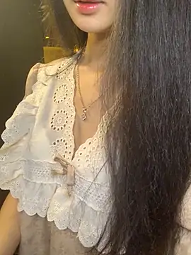 Snapshot of Nhinhi18 chatting on May 14, 2026, 2:57 pm Nhinhi18 online show from May 14, 2026, 2:57 pm