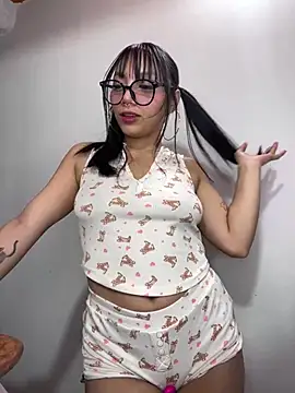 Snapshot of Maddy_w chatting on June 18, 2026, 3:51 am Maddy w online show from June 18, 2026, 3:51 am