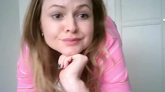 Snapshot of Ginger-bb chatting on October 27, 2025, 8:40 am Ginger-bb online show from October 27, 2025, 8:40 am