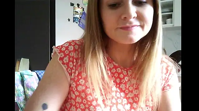 Snapshot of Ginger-bb chatting on November 18, 2025, 12:53 pm Ginger-bb online show from November 18, 2025, 12:53 pm