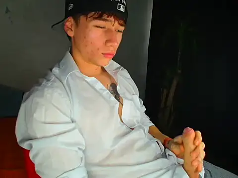 Snapshot of Logan_sixxer chatting on October 11, 2025, 7:45 pm Logan sixxer online show from October 11, 2025, 7:45 pm