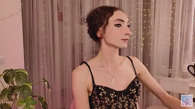 Snapshot of Queen_of_tease chatting on October 13, 2025, 4:51 pm Queen of tease online show from October 13, 2025, 4:51 pm