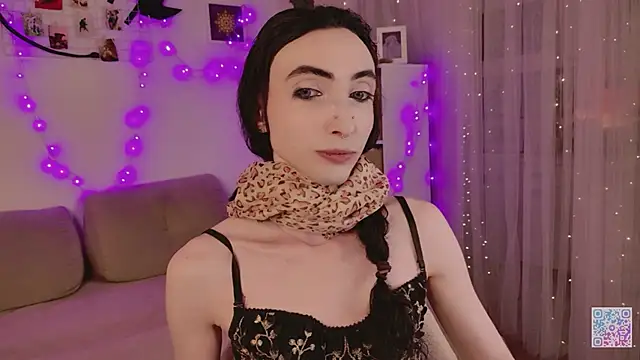 Snapshot of Queen_of_tease chatting on May 10, 2026, 2:28 am Queen of tease online show from May 10, 2026, 2:28 am