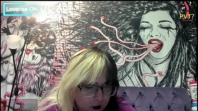 LunaCosmos online show from April 13, 2026, 11:32 pm