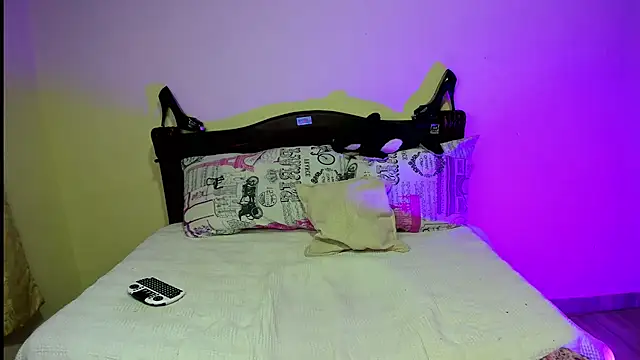 Snapshot of _viollette_ chatting on September 15, 2025, 12:32 am  viollette  online show from September 15, 2025, 12:32 am