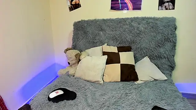 Snapshot of _viollette_ chatting on October 17, 2025, 10:56 pm  viollette  online show from October 17, 2025, 10:56 pm