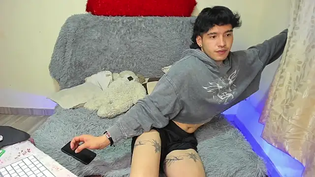 Snapshot of _viollette_ chatting on October 21, 2025, 11:05 pm  viollette  online show from October 21, 2025, 11:05 pm