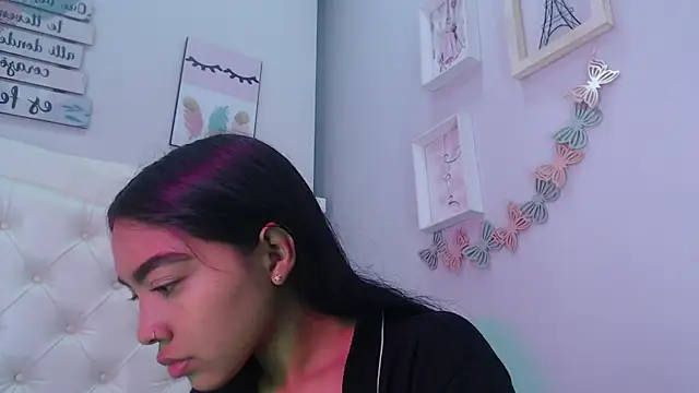 pocahontamoon online show from September 26, 2025, 1:26 pm