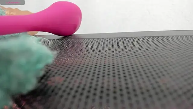 FluffyMelons online show from April 4, 2026, 11:02 pm