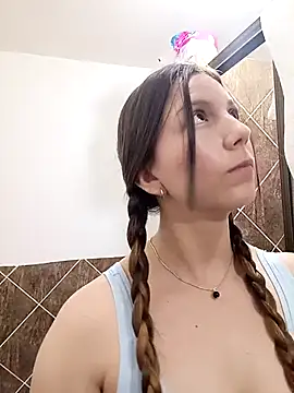 Arianna Moss online show from November 5, 2025, 2:33 am