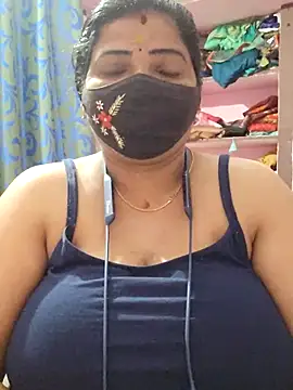 Snapshot of lathikaqueentamil chatting on October 13, 2025, 7:47 pm lathikaqueentamil online show from October 13, 2025, 7:47 pm