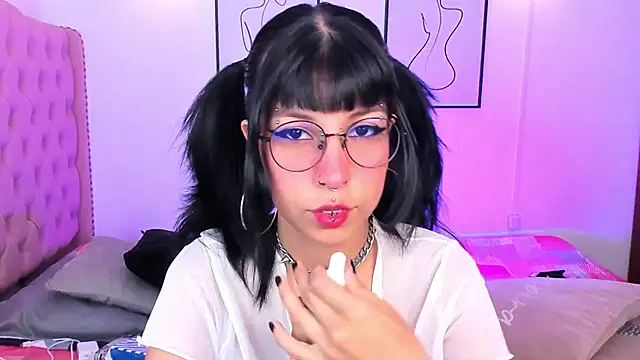 Snapshot of Rose_72 chatting on October 6, 2025, 7:22 pm Rose 72 online show from October 6, 2025, 7:22 pm
