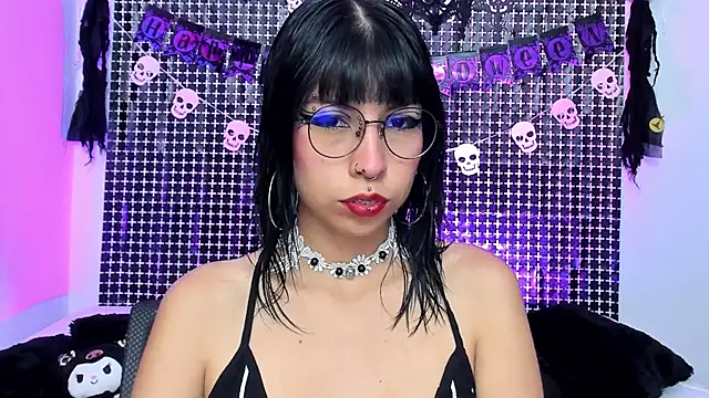 Snapshot of Rose_72 chatting on October 13, 2025, 8:20 pm Rose 72 online show from October 13, 2025, 8:20 pm