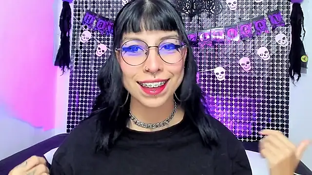 Snapshot of Rose_72 chatting on October 18, 2025, 7:47 pm Rose 72 online show from October 18, 2025, 7:47 pm