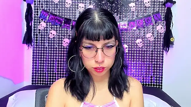 Snapshot of Rose_72 chatting on October 20, 2025, 8:09 pm Rose 72 online show from October 20, 2025, 8:09 pm