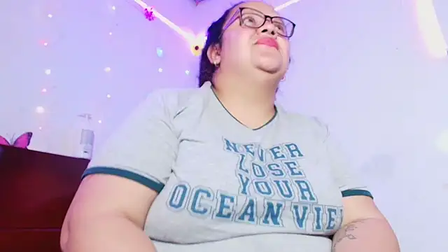 Snapshot of Julieta_Big chatting on February 14, 2026, 11:34 pm Julieta Big online show from February 14, 2026, 11:34 pm