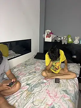 Kailertwink online show from October 31, 2025, 5:08 am