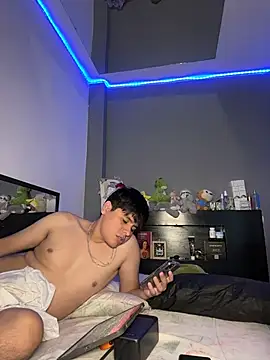 Kailertwink online show from July 13, 2026, 5:32 am