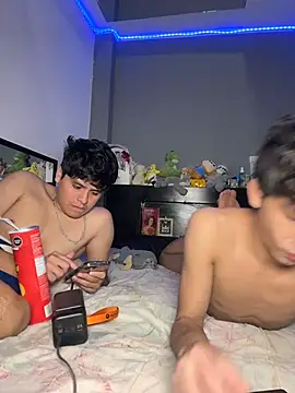 Kailertwink online show from July 20, 2026, 7:38 pm
