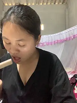 NhuFox online show from October 9, 2025, 2:42 am