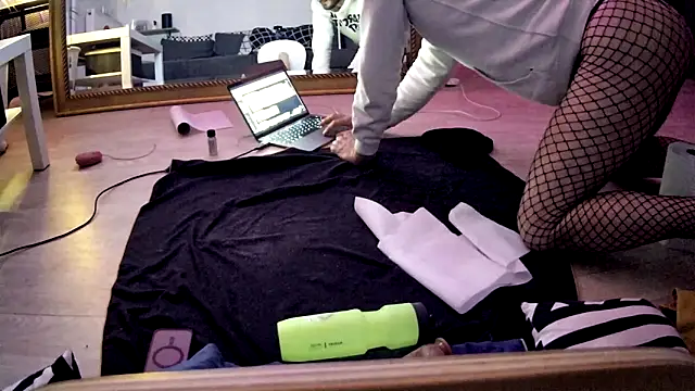 Snapshot of Toysboy67bi chatting on September 28, 2025, 2:17 am Toysboy67bi online show from September 28, 2025, 2:17 am