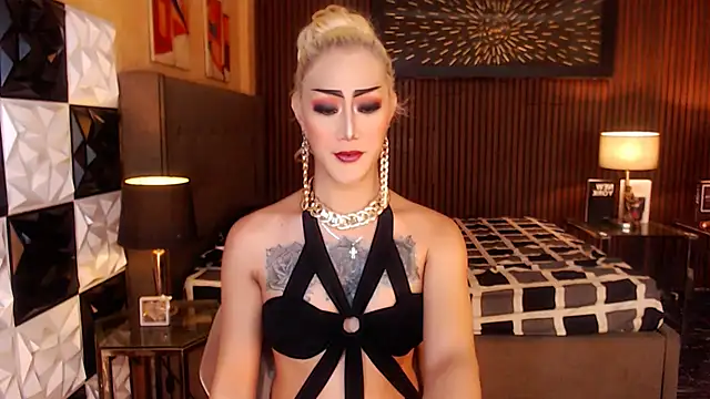 Snapshot of HorseCockDivine chatting on February 17, 2026, 8:37 pm HorseCockDivine online show from February 17, 2026, 8:37 pm