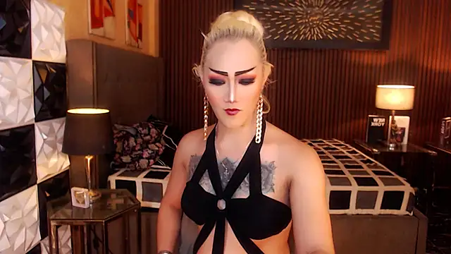 Snapshot of HorseCockDivine chatting on February 19, 2026, 6:37 pm HorseCockDivine online show from February 19, 2026, 6:37 pm