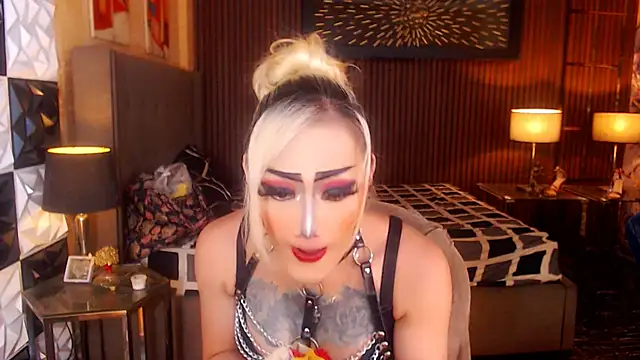 Snapshot of HorseCockDivine chatting on April 29, 2026, 10:41 am HorseCockDivine online show from April 29, 2026, 10:41 am