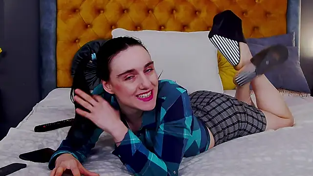 Jessica White  online show from April 10, 2026, 3:45 am