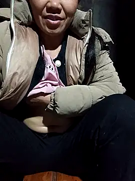 Snapshot of TinTin321 chatting on January 17, 2026, 10:24 pm TinTin321 online show from January 17, 2026, 10:24 pm