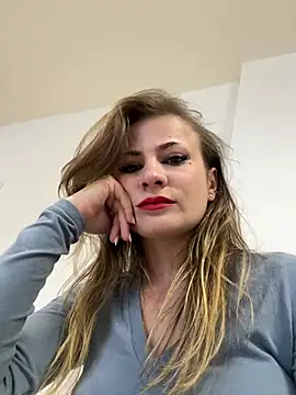 Snapshot of IsabellaEtha chatting on July 22, 2026, 9:01 am IsabellaEtha online show from July 22, 2026, 9:01 am