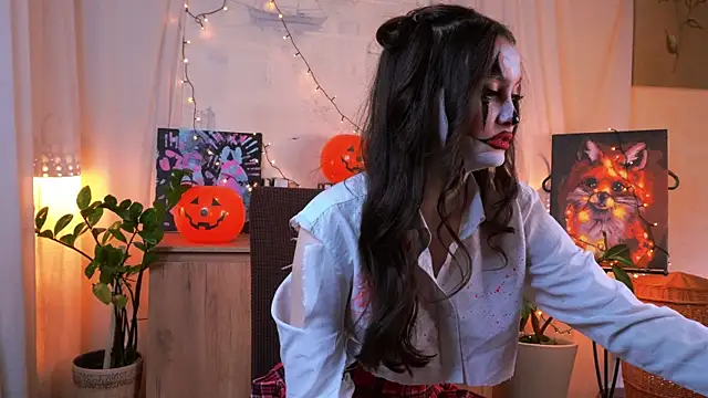 EvaDowe online show from October 31, 2025, 2:56 am