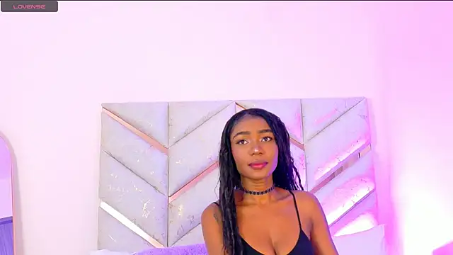 Snapshot of AlanaDoll chatting on July 28, 2026, 2:24 pm AlanaDoll online show from July 28, 2026, 2:24 pm
