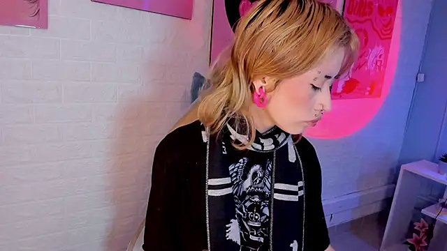 Hannahpage online show from October 16, 2025, 11:55 am