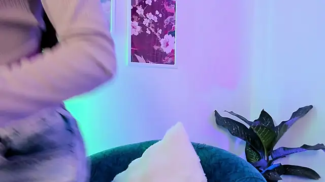 canelleGarces online show from October 14, 2025, 11:16 pm