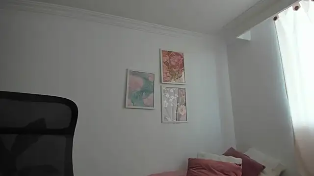 canelleGarces online show from June 1, 2026, 1:24 pm
