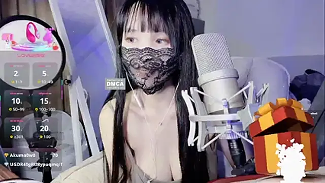 twlilybae online show from November 4, 2025, 6:51 pm