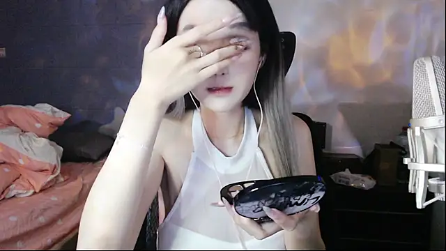 Snapshot of twlilybae chatting on June 28, 2026, 8:09 am twlilybae online show from June 28, 2026, 8:09 am