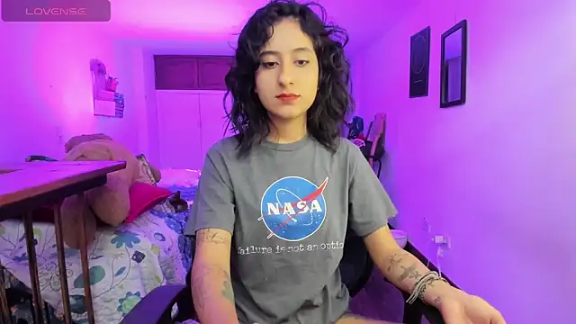 atenea dragon   online show from September 12, 2025, 9:26 pm