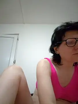 Vera Elle online show from March 9, 2026, 7:18 pm