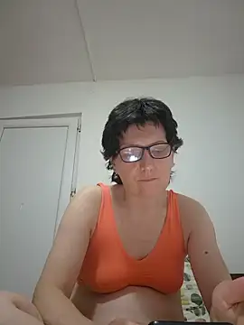 Vera Elle online show from April 19, 2026, 6:10 pm