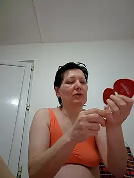 Vera Elle online show from April 20, 2026, 8:21 pm