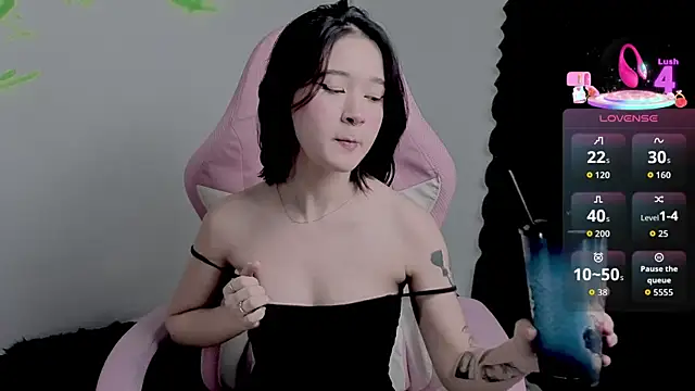 LilithCary online show from October 2, 2025, 9:00 pm