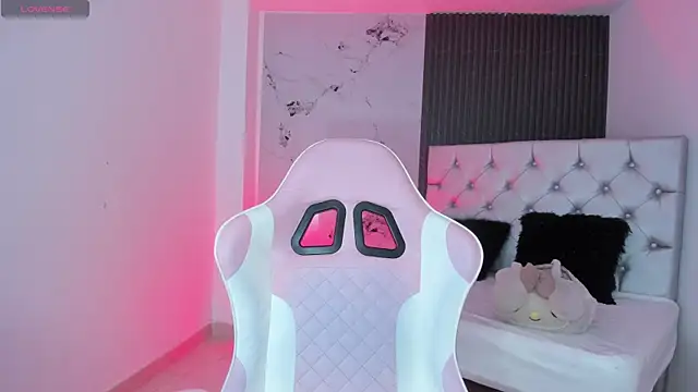 chloesagee online show from November 5, 2025, 12:10 am