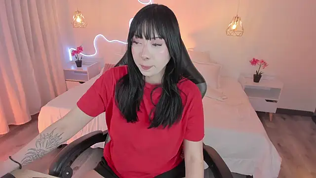 Snapshot of Noahcryptic chatting on November 12, 2025, 5:19 am Noahcryptic online show from November 12, 2025, 5:19 am