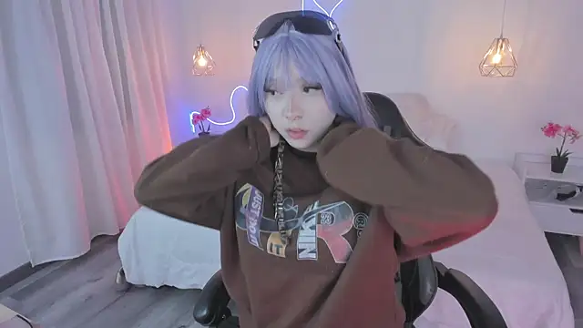 Snapshot of Noahcryptic chatting on November 19, 2025, 6:24 am Noahcryptic online show from November 19, 2025, 6:24 am